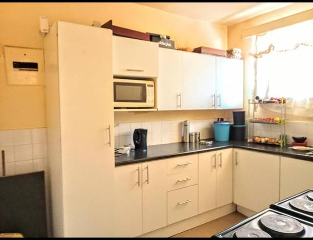 1 BEDROOM PROPERTY TO RENT IN LOMBARDY EAST